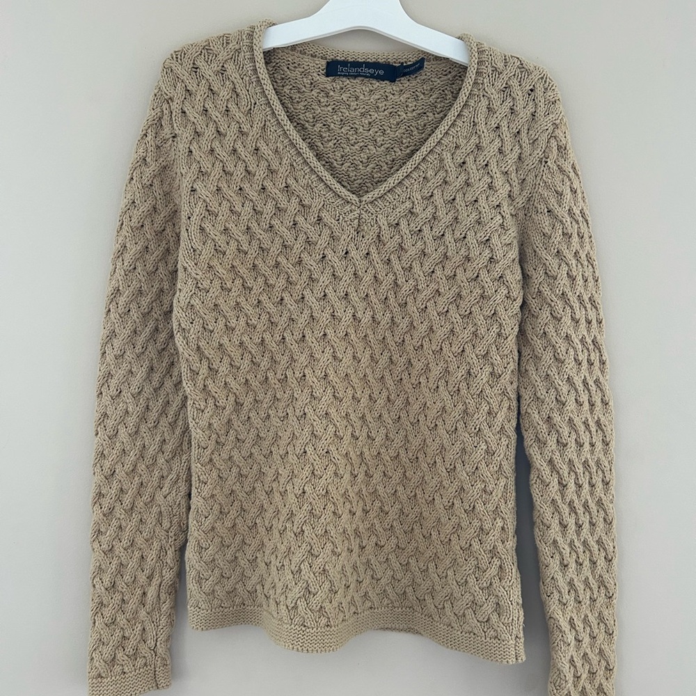 Irelandeye Cable & Gauge Women's V-Neck Sweater - Tan